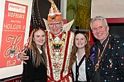 Karnevalssamstagstour 2025-03-01 151  Die Karnevalssamtags-Tour - Um acht Uhr wird vor dem WYNDHAM Hotel Duisburger Hof die Kinderprinzencrew geweckt. Danach folgen noch bis Mitternacht 10 weitere Termin. U.a. der Hamborner Kinderkarnevalszug, das Biwak von Ehren- und Bürgergarde und Schützenkarneval. : DVPJ, Holger II, Phil II., Prinz Karneval, Prinz, Prinzessin Mia I., Hofmarschälle, Page, Pagen, Paginnen, HDK, Duisburg, Karneval, Helau, Tollität, Event, Session 2024, Session 2025, HDK Duisburg, Hauptausschuss, Hauptausschuss Karneval Duisburg, Duisburg ist echt