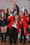 Karnevalssamstagstour 2025-03-01 154  Die Karnevalssamtags-Tour - Um acht Uhr wird vor dem WYNDHAM Hotel Duisburger Hof die Kinderprinzencrew geweckt. Danach folgen noch bis Mitternacht 10 weitere Termin. U.a. der Hamborner Kinderkarnevalszug, das Biwak von Ehren- und Bürgergarde und Schützenkarneval. : DVPJ, Holger II, Phil II., Prinz Karneval, Prinz, Prinzessin Mia I., Hofmarschälle, Page, Pagen, Paginnen, HDK, Duisburg, Karneval, Helau, Tollität, Event, Session 2024, Session 2025, HDK Duisburg, Hauptausschuss, Hauptausschuss Karneval Duisburg, Duisburg ist echt