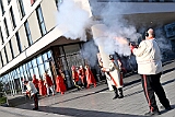 Rosenmontag 2025-03-03 011  „Just Married“ und dann Rosenmontag - Ein ungewöhnlicher Start in den Rosenmontag. Im Standesamt geben sich vor OB Sören Link Lara und Chris Loosen das Ja-Wort. Dann Prinzenwecken vor dem IntercityHotel. Im Rathaus geht es weiter mit dem Prinzenfrühstück im Ratssaal. Prinz Holger II. und Hofmarschälle erhalten den „Stern“ und gehören jetzt zum „Club der alten Herrn“. Bei  Kaiserwetter dann der Umzug durch die Stadt. Bei der After-Zug-Party ist dann Schluss, die Crew werden nach einer erfolgreichen Session verabschiedet. : DVPJ, Holger II, Phil II., Prinz Karneval, Prinz, Prinzessin Mia I., Hofmarschälle, Page, Pagen, Paginnen, HDK, Duisburg, Karneval, Helau, Tollität, Event, Session 2024, Session 2025, HDK Duisburg, Hauptausschuss, Hauptausschuss Karneval Duisburg, Duisburg ist echt