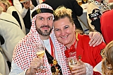 Rosenmontag 2025-03-03 073  „Just Married“ und dann Rosenmontag - Ein ungewöhnlicher Start in den Rosenmontag. Im Standesamt geben sich vor OB Sören Link Lara und Chris Loosen das Ja-Wort. Dann Prinzenwecken vor dem IntercityHotel. Im Rathaus geht es weiter mit dem Prinzenfrühstück im Ratssaal. Prinz Holger II. und Hofmarschälle erhalten den „Stern“ und gehören jetzt zum „Club der alten Herrn“. Bei  Kaiserwetter dann der Umzug durch die Stadt. Bei der After-Zug-Party ist dann Schluss, die Crew werden nach einer erfolgreichen Session verabschiedet. : DVPJ, Holger II, Phil II., Prinz Karneval, Prinz, Prinzessin Mia I., Hofmarschälle, Page, Pagen, Paginnen, HDK, Duisburg, Karneval, Helau, Tollität, Event, Session 2024, Session 2025, HDK Duisburg, Hauptausschuss, Hauptausschuss Karneval Duisburg, Duisburg ist echt