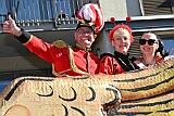 Rosenmontag 2025-03-03 083  „Just Married“ und dann Rosenmontag - Ein ungewöhnlicher Start in den Rosenmontag. Im Standesamt geben sich vor OB Sören Link Lara und Chris Loosen das Ja-Wort. Dann Prinzenwecken vor dem IntercityHotel. Im Rathaus geht es weiter mit dem Prinzenfrühstück im Ratssaal. Prinz Holger II. und Hofmarschälle erhalten den „Stern“ und gehören jetzt zum „Club der alten Herrn“. Bei  Kaiserwetter dann der Umzug durch die Stadt. Bei der After-Zug-Party ist dann Schluss, die Crew werden nach einer erfolgreichen Session verabschiedet. : DVPJ, Holger II, Phil II., Prinz Karneval, Prinz, Prinzessin Mia I., Hofmarschälle, Page, Pagen, Paginnen, HDK, Duisburg, Karneval, Helau, Tollität, Event, Session 2024, Session 2025, HDK Duisburg, Hauptausschuss, Hauptausschuss Karneval Duisburg, Duisburg ist echt