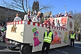 Rosenmontag 2025-03-03 094  „Just Married“ und dann Rosenmontag - Ein ungewöhnlicher Start in den Rosenmontag. Im Standesamt geben sich vor OB Sören Link Lara und Chris Loosen das Ja-Wort. Dann Prinzenwecken vor dem IntercityHotel. Im Rathaus geht es weiter mit dem Prinzenfrühstück im Ratssaal. Prinz Holger II. und Hofmarschälle erhalten den „Stern“ und gehören jetzt zum „Club der alten Herrn“. Bei  Kaiserwetter dann der Umzug durch die Stadt. Bei der After-Zug-Party ist dann Schluss, die Crew werden nach einer erfolgreichen Session verabschiedet. : DVPJ, Holger II, Phil II., Prinz Karneval, Prinz, Prinzessin Mia I., Hofmarschälle, Page, Pagen, Paginnen, HDK, Duisburg, Karneval, Helau, Tollität, Event, Session 2024, Session 2025, HDK Duisburg, Hauptausschuss, Hauptausschuss Karneval Duisburg, Duisburg ist echt
