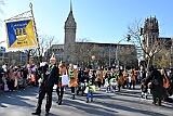 Rosenmontag 2025-03-03 114  „Just Married“ und dann Rosenmontag - Ein ungewöhnlicher Start in den Rosenmontag. Im Standesamt geben sich vor OB Sören Link Lara und Chris Loosen das Ja-Wort. Dann Prinzenwecken vor dem IntercityHotel. Im Rathaus geht es weiter mit dem Prinzenfrühstück im Ratssaal. Prinz Holger II. und Hofmarschälle erhalten den „Stern“ und gehören jetzt zum „Club der alten Herrn“. Bei  Kaiserwetter dann der Umzug durch die Stadt. Bei der After-Zug-Party ist dann Schluss, die Crew werden nach einer erfolgreichen Session verabschiedet. : DVPJ, Holger II, Phil II., Prinz Karneval, Prinz, Prinzessin Mia I., Hofmarschälle, Page, Pagen, Paginnen, HDK, Duisburg, Karneval, Helau, Tollität, Event, Session 2024, Session 2025, HDK Duisburg, Hauptausschuss, Hauptausschuss Karneval Duisburg, Duisburg ist echt