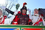 Rosenmontag 2025-03-03 120  „Just Married“ und dann Rosenmontag - Ein ungewöhnlicher Start in den Rosenmontag. Im Standesamt geben sich vor OB Sören Link Lara und Chris Loosen das Ja-Wort. Dann Prinzenwecken vor dem IntercityHotel. Im Rathaus geht es weiter mit dem Prinzenfrühstück im Ratssaal. Prinz Holger II. und Hofmarschälle erhalten den „Stern“ und gehören jetzt zum „Club der alten Herrn“. Bei  Kaiserwetter dann der Umzug durch die Stadt. Bei der After-Zug-Party ist dann Schluss, die Crew werden nach einer erfolgreichen Session verabschiedet. : DVPJ, Holger II, Phil II., Prinz Karneval, Prinz, Prinzessin Mia I., Hofmarschälle, Page, Pagen, Paginnen, HDK, Duisburg, Karneval, Helau, Tollität, Event, Session 2024, Session 2025, HDK Duisburg, Hauptausschuss, Hauptausschuss Karneval Duisburg, Duisburg ist echt