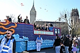 Rosenmontag 2025-03-03 137  „Just Married“ und dann Rosenmontag - Ein ungewöhnlicher Start in den Rosenmontag. Im Standesamt geben sich vor OB Sören Link Lara und Chris Loosen das Ja-Wort. Dann Prinzenwecken vor dem IntercityHotel. Im Rathaus geht es weiter mit dem Prinzenfrühstück im Ratssaal. Prinz Holger II. und Hofmarschälle erhalten den „Stern“ und gehören jetzt zum „Club der alten Herrn“. Bei  Kaiserwetter dann der Umzug durch die Stadt. Bei der After-Zug-Party ist dann Schluss, die Crew werden nach einer erfolgreichen Session verabschiedet. : DVPJ, Holger II, Phil II., Prinz Karneval, Prinz, Prinzessin Mia I., Hofmarschälle, Page, Pagen, Paginnen, HDK, Duisburg, Karneval, Helau, Tollität, Event, Session 2024, Session 2025, HDK Duisburg, Hauptausschuss, Hauptausschuss Karneval Duisburg, Duisburg ist echt
