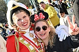 Rosenmontag 2025-03-03 144  „Just Married“ und dann Rosenmontag - Ein ungewöhnlicher Start in den Rosenmontag. Im Standesamt geben sich vor OB Sören Link Lara und Chris Loosen das Ja-Wort. Dann Prinzenwecken vor dem IntercityHotel. Im Rathaus geht es weiter mit dem Prinzenfrühstück im Ratssaal. Prinz Holger II. und Hofmarschälle erhalten den „Stern“ und gehören jetzt zum „Club der alten Herrn“. Bei  Kaiserwetter dann der Umzug durch die Stadt. Bei der After-Zug-Party ist dann Schluss, die Crew werden nach einer erfolgreichen Session verabschiedet. : DVPJ, Holger II, Phil II., Prinz Karneval, Prinz, Prinzessin Mia I., Hofmarschälle, Page, Pagen, Paginnen, HDK, Duisburg, Karneval, Helau, Tollität, Event, Session 2024, Session 2025, HDK Duisburg, Hauptausschuss, Hauptausschuss Karneval Duisburg, Duisburg ist echt