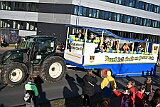 Rosenmontag 2025-03-03 179  „Just Married“ und dann Rosenmontag - Ein ungewöhnlicher Start in den Rosenmontag. Im Standesamt geben sich vor OB Sören Link Lara und Chris Loosen das Ja-Wort. Dann Prinzenwecken vor dem IntercityHotel. Im Rathaus geht es weiter mit dem Prinzenfrühstück im Ratssaal. Prinz Holger II. und Hofmarschälle erhalten den „Stern“ und gehören jetzt zum „Club der alten Herrn“. Bei  Kaiserwetter dann der Umzug durch die Stadt. Bei der After-Zug-Party ist dann Schluss, die Crew werden nach einer erfolgreichen Session verabschiedet. : DVPJ, Holger II, Phil II., Prinz Karneval, Prinz, Prinzessin Mia I., Hofmarschälle, Page, Pagen, Paginnen, HDK, Duisburg, Karneval, Helau, Tollität, Event, Session 2024, Session 2025, HDK Duisburg, Hauptausschuss, Hauptausschuss Karneval Duisburg, Duisburg ist echt