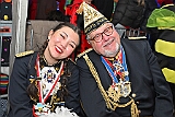 Rosenmontag 2025-03-03 194  „Just Married“ und dann Rosenmontag - Ein ungewöhnlicher Start in den Rosenmontag. Im Standesamt geben sich vor OB Sören Link Lara und Chris Loosen das Ja-Wort. Dann Prinzenwecken vor dem IntercityHotel. Im Rathaus geht es weiter mit dem Prinzenfrühstück im Ratssaal. Prinz Holger II. und Hofmarschälle erhalten den „Stern“ und gehören jetzt zum „Club der alten Herrn“. Bei  Kaiserwetter dann der Umzug durch die Stadt. Bei der After-Zug-Party ist dann Schluss, die Crew werden nach einer erfolgreichen Session verabschiedet. : DVPJ, Holger II, Phil II., Prinz Karneval, Prinz, Prinzessin Mia I., Hofmarschälle, Page, Pagen, Paginnen, HDK, Duisburg, Karneval, Helau, Tollität, Event, Session 2024, Session 2025, HDK Duisburg, Hauptausschuss, Hauptausschuss Karneval Duisburg, Duisburg ist echt