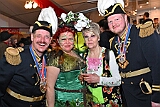 Rosenmontag 2025-03-03 199  „Just Married“ und dann Rosenmontag - Ein ungewöhnlicher Start in den Rosenmontag. Im Standesamt geben sich vor OB Sören Link Lara und Chris Loosen das Ja-Wort. Dann Prinzenwecken vor dem IntercityHotel. Im Rathaus geht es weiter mit dem Prinzenfrühstück im Ratssaal. Prinz Holger II. und Hofmarschälle erhalten den „Stern“ und gehören jetzt zum „Club der alten Herrn“. Bei  Kaiserwetter dann der Umzug durch die Stadt. Bei der After-Zug-Party ist dann Schluss, die Crew werden nach einer erfolgreichen Session verabschiedet. : DVPJ, Holger II, Phil II., Prinz Karneval, Prinz, Prinzessin Mia I., Hofmarschälle, Page, Pagen, Paginnen, HDK, Duisburg, Karneval, Helau, Tollität, Event, Session 2024, Session 2025, HDK Duisburg, Hauptausschuss, Hauptausschuss Karneval Duisburg, Duisburg ist echt