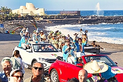 Teneriffa 2026-02-22 29  Teneriffa 2026 - Carnaval Puerto de la Cruz. Es war ein schöner, bunter und warmer Abschluss unserer fantastischen Prinzensession. : DVPJ, Toni I, Jules I., Prinz Karneval, Prinz, Prinzessin Aileen I., Hofmarschälle, Page, Pagen, Paginnen, HDK, Duisburg, Karneval, Helau, Tollität, Event, Session 2025, Session 2025, HDK Duisburg, Hauptausschuss, Hauptausschuss Karneval Duisburg, Duisburg ist echt