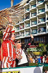 Teneriffa 2026-02-22 37  Teneriffa 2026 - Carnaval Puerto de la Cruz. Es war ein schöner, bunter und warmer Abschluss unserer fantastischen Prinzensession. : DVPJ, Toni I, Jules I., Prinz Karneval, Prinz, Prinzessin Aileen I., Hofmarschälle, Page, Pagen, Paginnen, HDK, Duisburg, Karneval, Helau, Tollität, Event, Session 2025, Session 2025, HDK Duisburg, Hauptausschuss, Hauptausschuss Karneval Duisburg, Duisburg ist echt