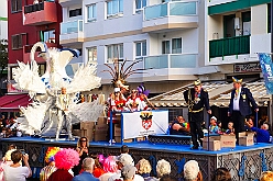 Teneriffa 2026-02-22 46  Teneriffa 2026 - Carnaval Puerto de la Cruz. Es war ein schöner, bunter und warmer Abschluss unserer fantastischen Prinzensession. : DVPJ, Toni I, Jules I., Prinz Karneval, Prinz, Prinzessin Aileen I., Hofmarschälle, Page, Pagen, Paginnen, HDK, Duisburg, Karneval, Helau, Tollität, Event, Session 2025, Session 2025, HDK Duisburg, Hauptausschuss, Hauptausschuss Karneval Duisburg, Duisburg ist echt